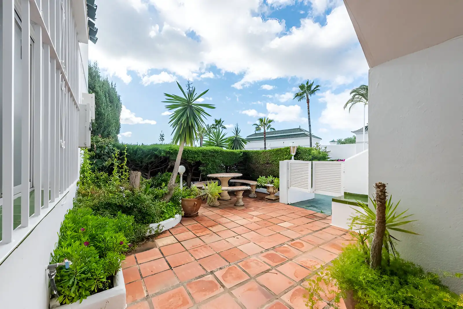 Jardín de Planta baja en venta en Marbella con Aire acondicionado, Terraza y Piscina