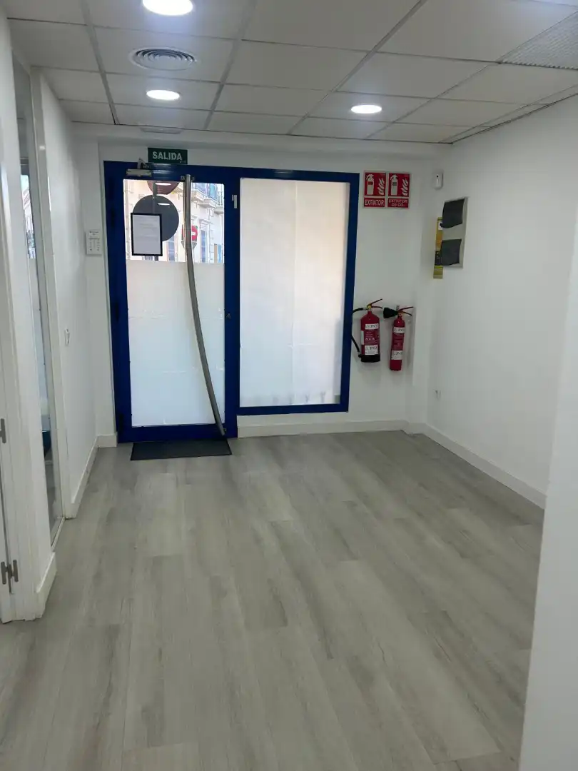 Local comercial en venda a Plaza las Angustias 11, imagen 2