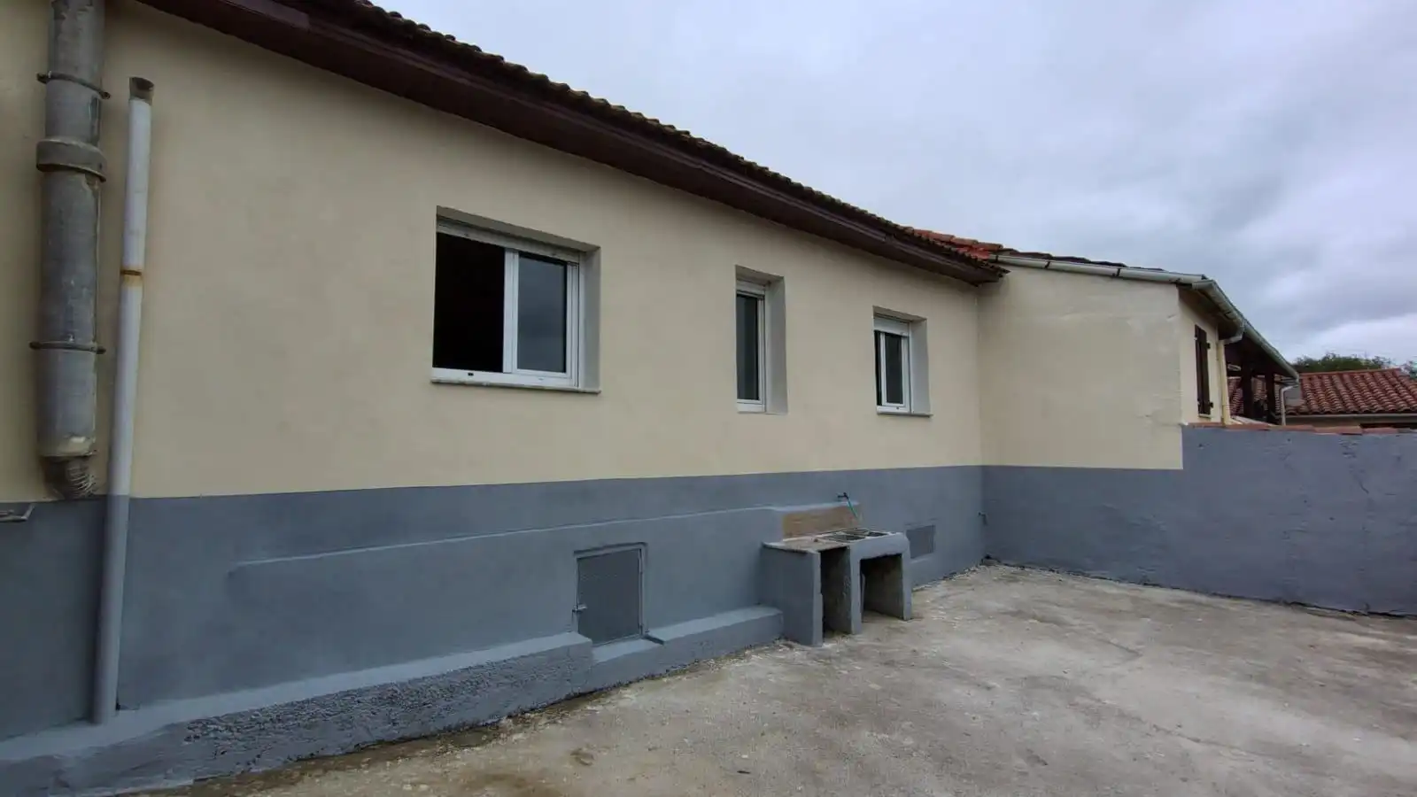 Vista exterior de Casa adosada en venda en Langreo amb Calefacció, Jardí privat i Terrassa