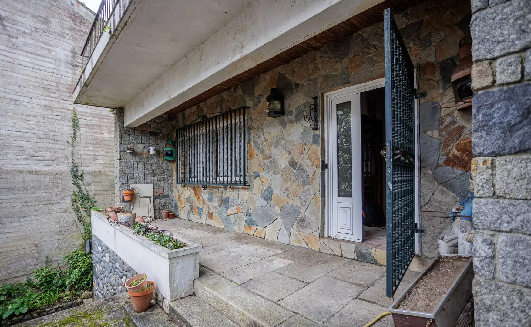 Country homes for sale in Noia  with Furnished