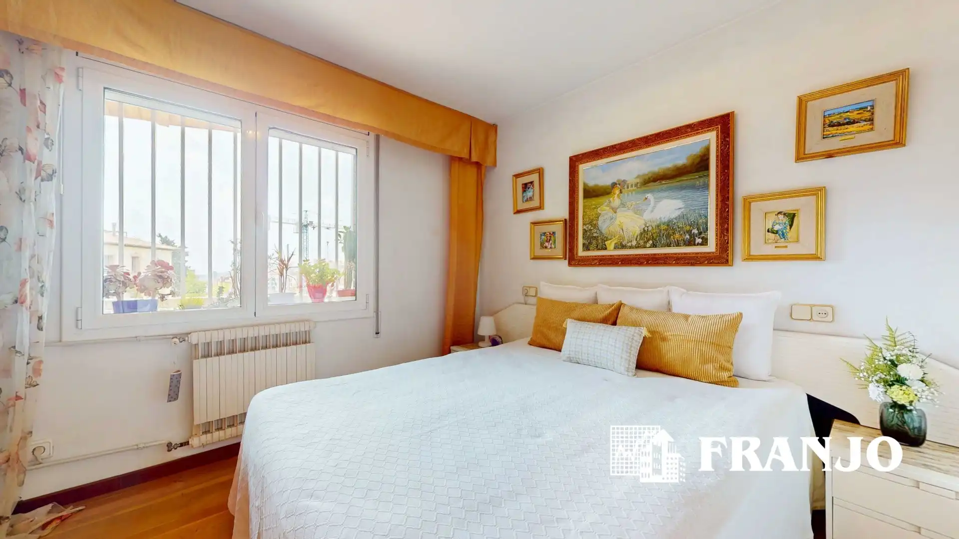 Schlafzimmer von Wohnung zum Verkauf in Barcelona mit Klimaanlage, Heizung und Terrasse