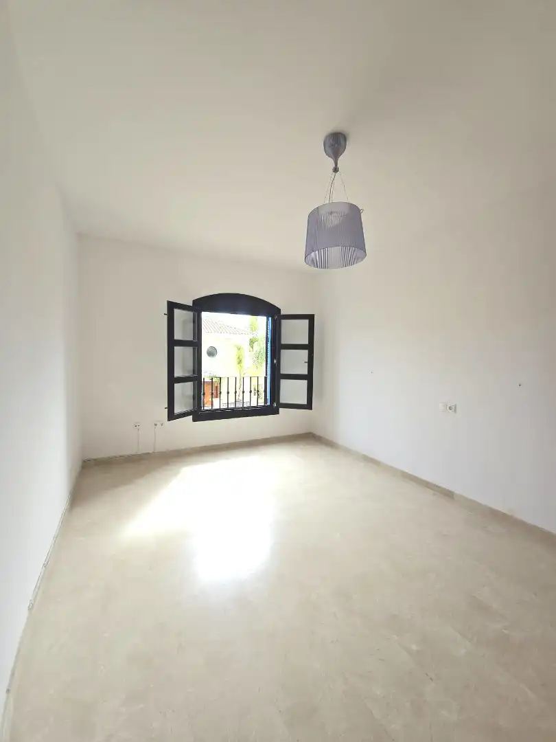 Habitación de Casa adosada en venta en Marbella con Aire acondicionado, Calefacción y Terraza
