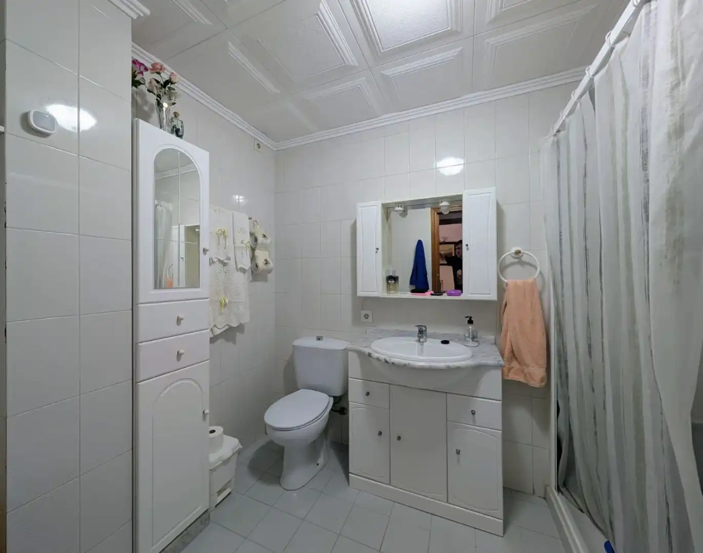 Bathroom of Flat for sale in Loja  with Air Conditioner, Heating and Storage room
