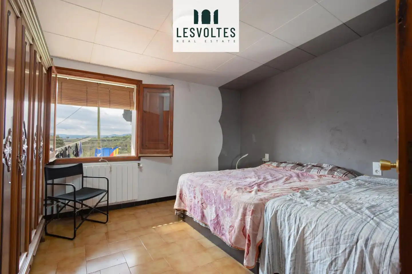 Dormitori de Casa o xalet en venda en Sant Jordi Desvalls amb Calefacció, Jardí privat i Terrassa
