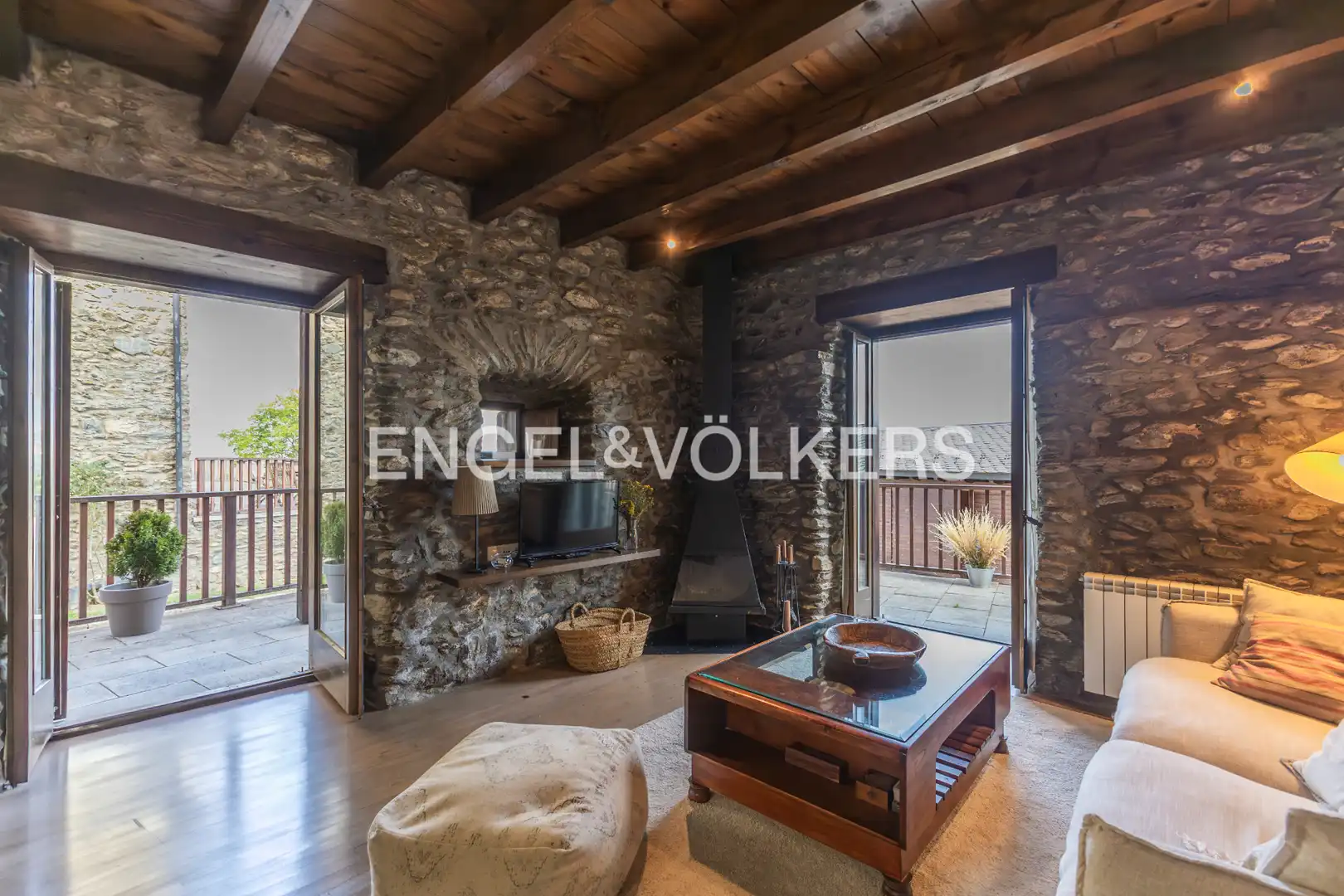 Sala de estar de Casa adosada en venta en Fontanals de Cerdanya con Calefacción, Parquet y Terraza