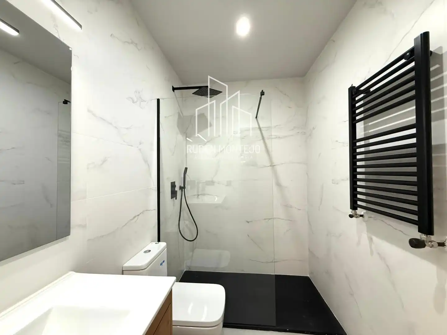 Badezimmer von Wohnungen zum Verkauf in Salamanca mit Heizung, Möbliert und Ofen