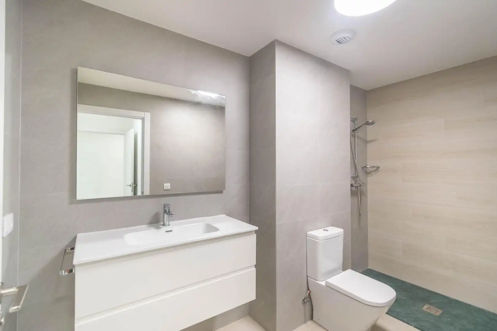 Badezimmer von Wohnung zum Verkauf in Arrosadia