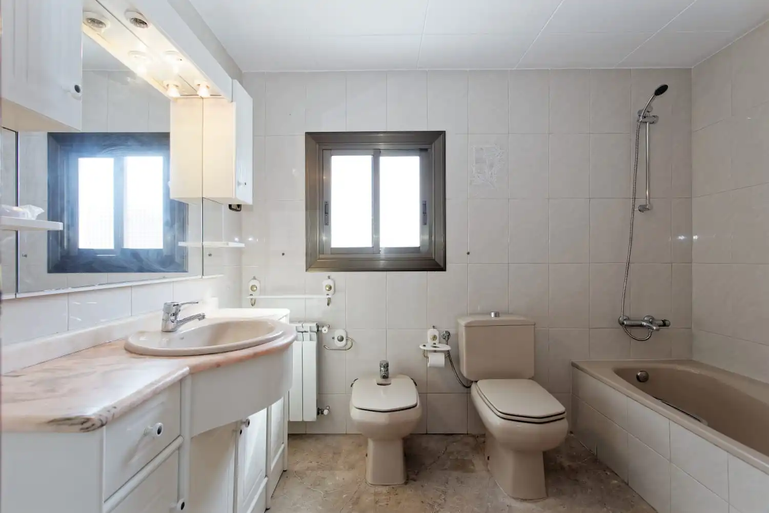 Baño de Casa adosada en venta en Terrassa con Terraza, Horno y Lavadora