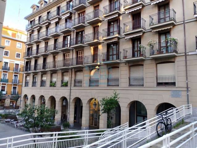 Piso en Alquiler en Donostia-San Sebastián - Txalupagillene Plaza en Antiguo