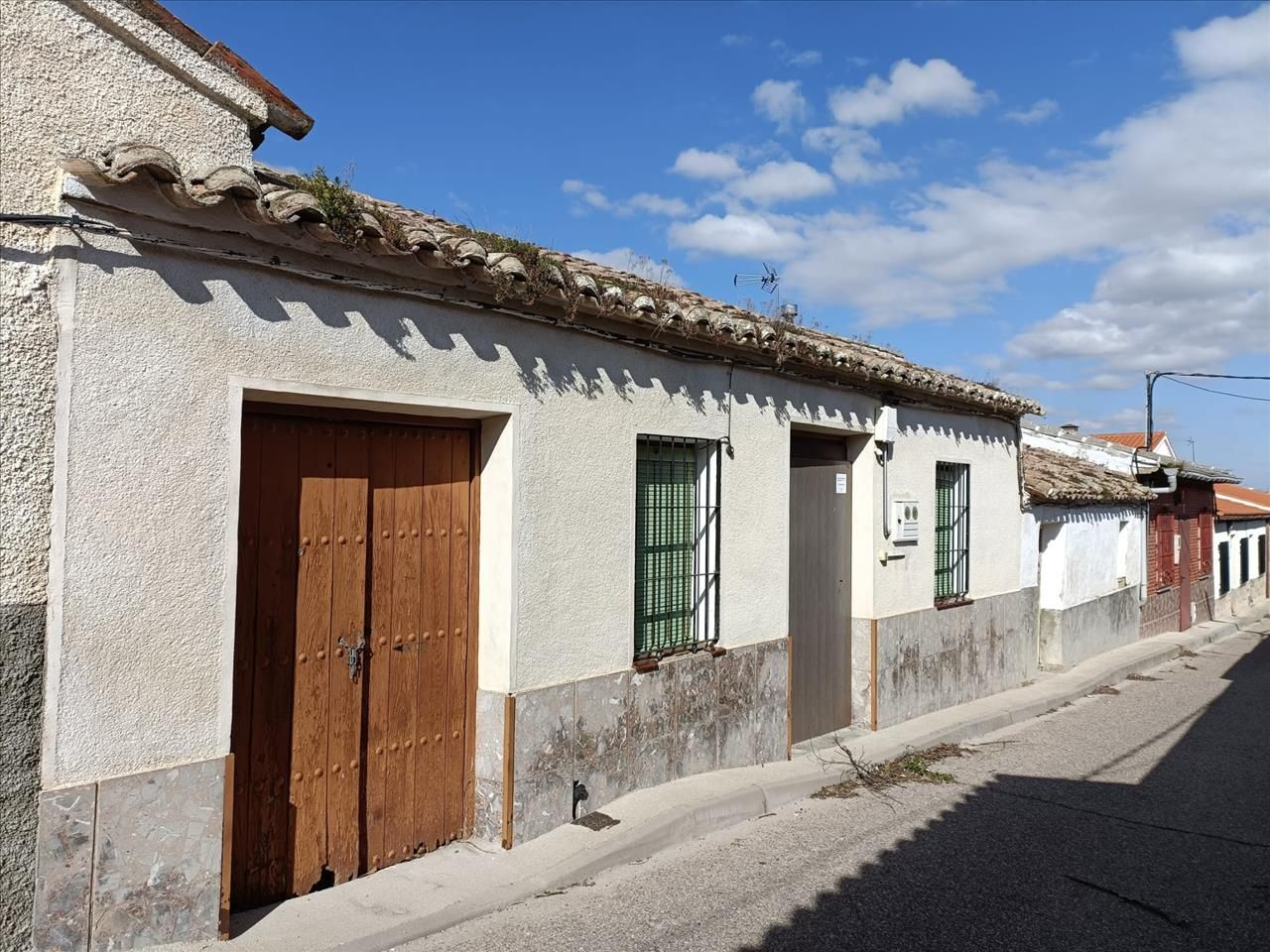 Vista exterior de Casa o xalet en venda en Santo Domingo-Caudilla amb Calefacció i Jardí privat