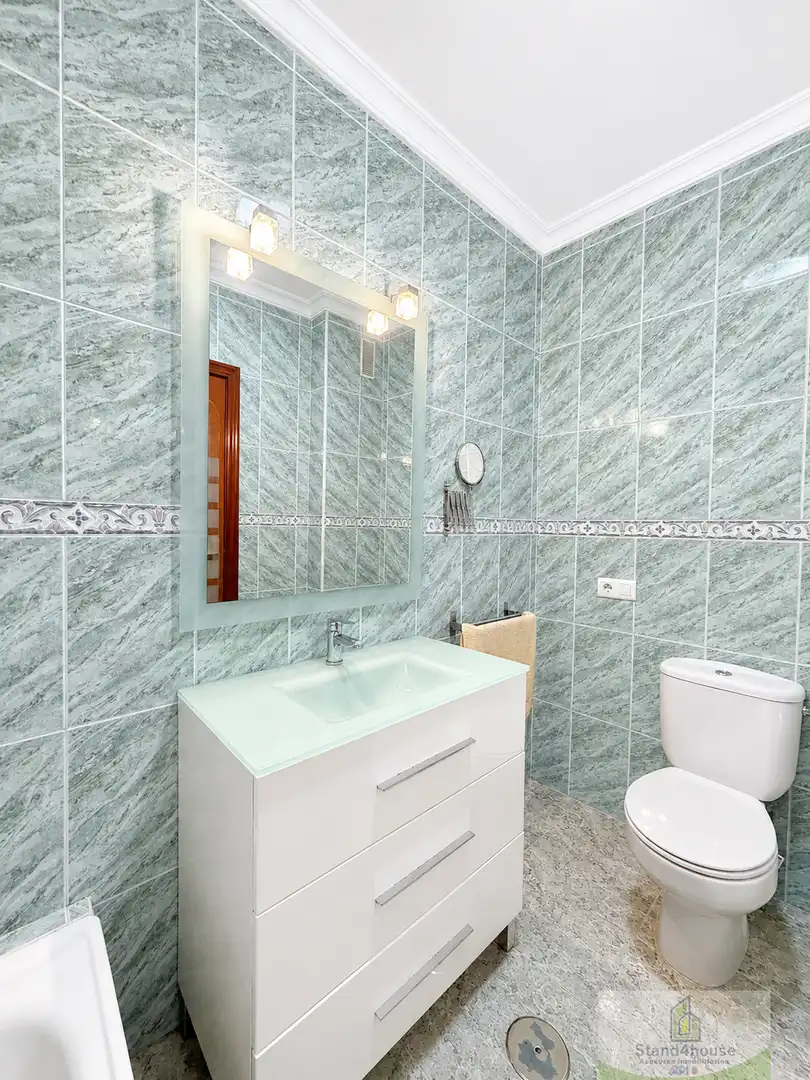 Bathroom of Flat for sale in Bollullos Par del Condado  with Air Conditioner, Heating and Storage room