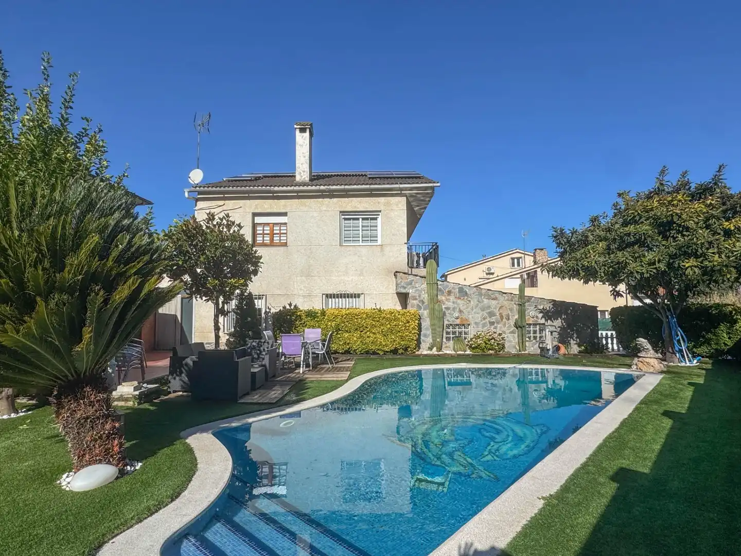 Vista exterior de Casa o chalet en venta en Sant Esteve Sesrovires con Aire acondicionado, Calefacción y Balcón