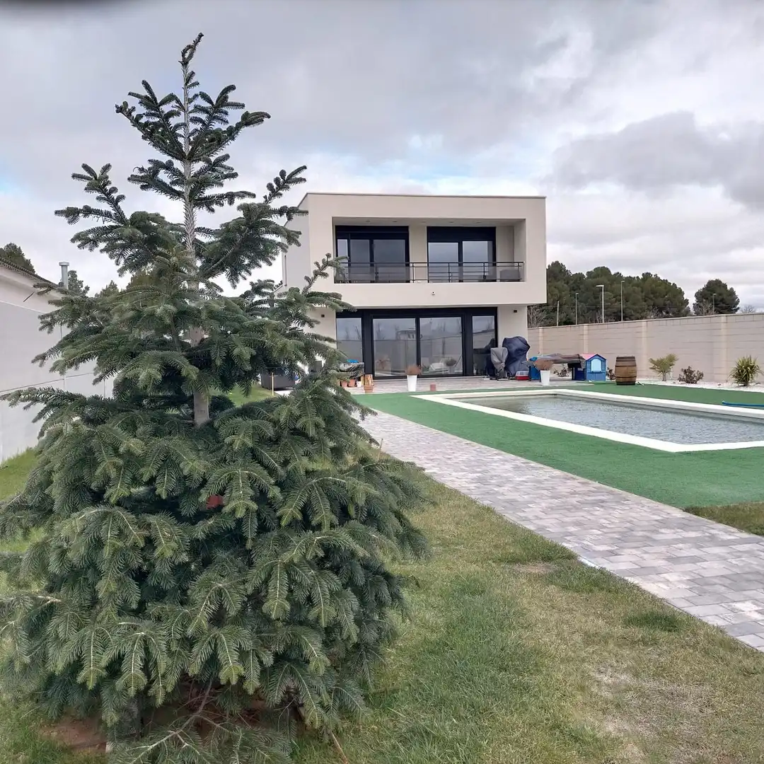 Vista exterior de Casa o xalet en venda en Albacete amb Aire condicionat, Calefacció i Jardí privat