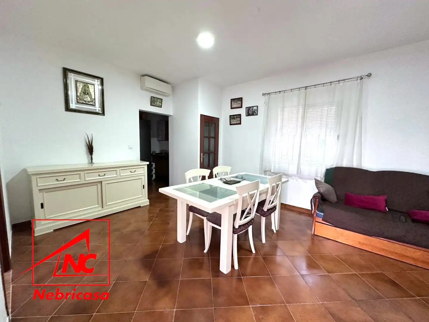 Sala d'estar de Finca rústica en venda en Lebrija amb Aire condicionat i Moblat