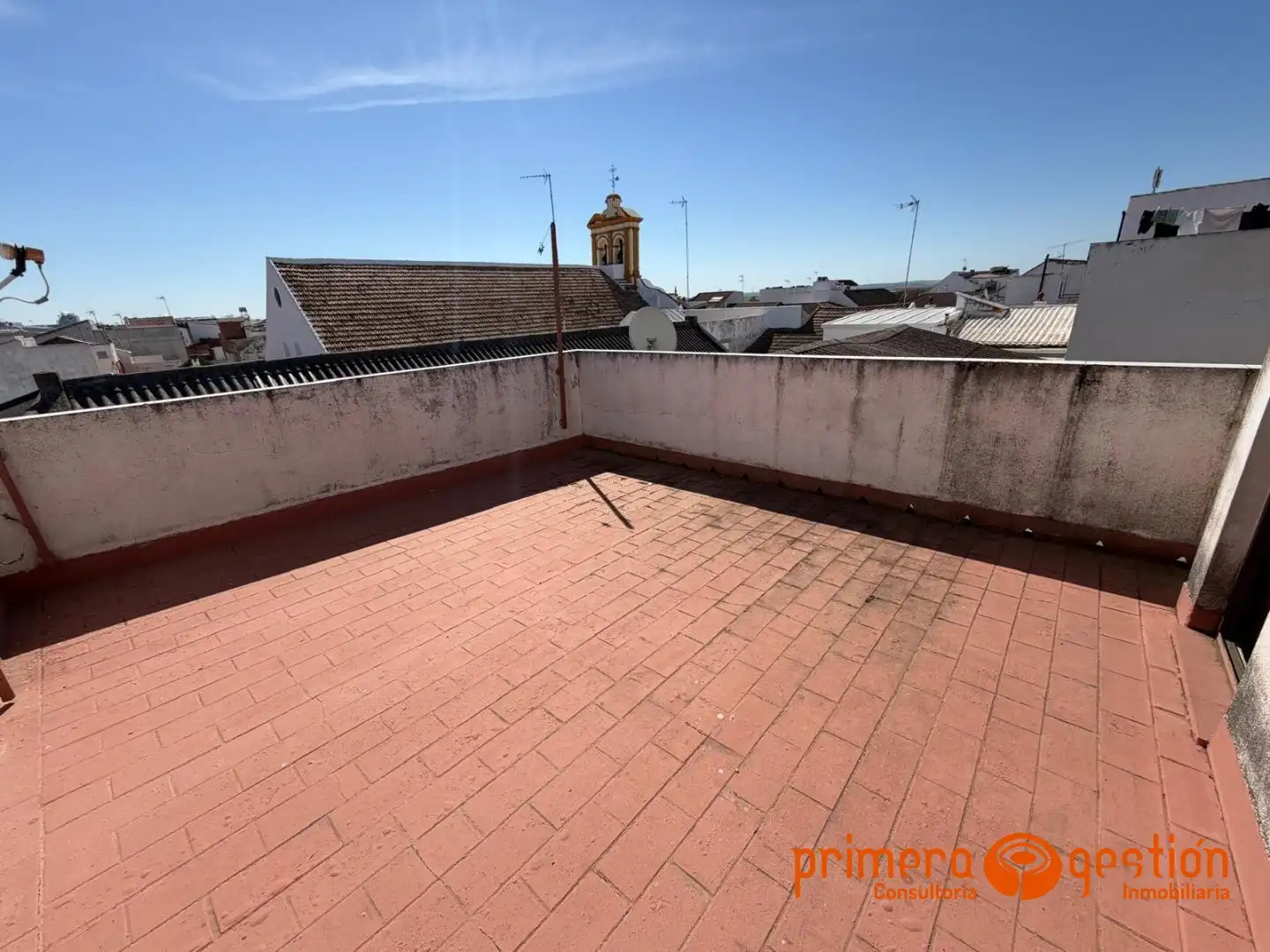 Vista exterior de Casa o xalet en venda en La Luisiana amb Terrassa
