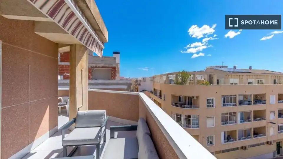 Terraza de Apartamento para compartir en Torrevieja con Aire acondicionado, Calefacción y Terraza