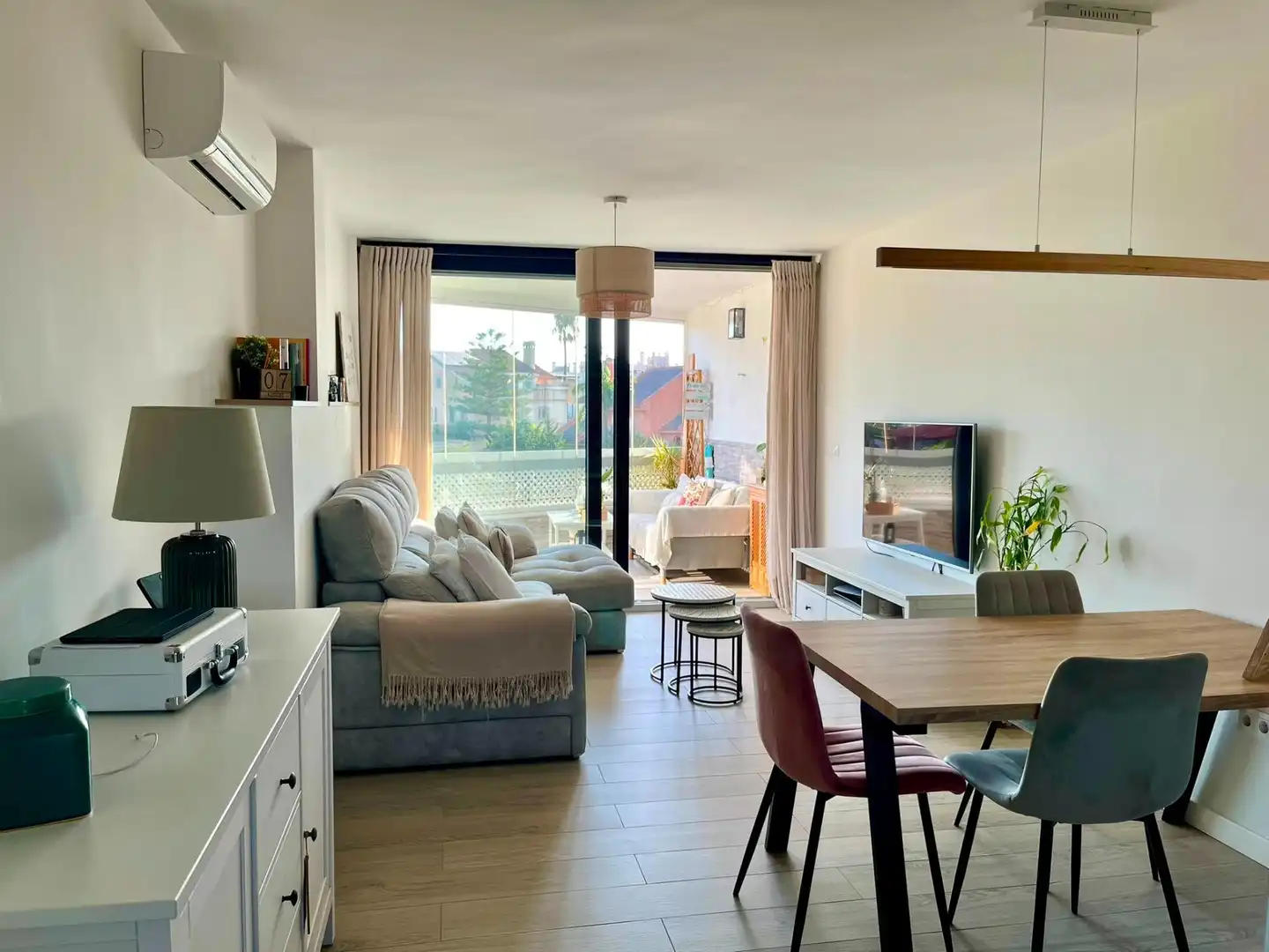 Sala de estar de Piso en venta en Torremolinos con Aire acondicionado, Calefacción y Balcón