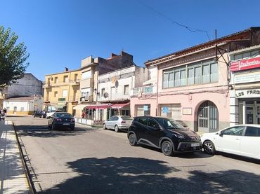 Casa con giardino in vendita a Avenida de la Constitución 33