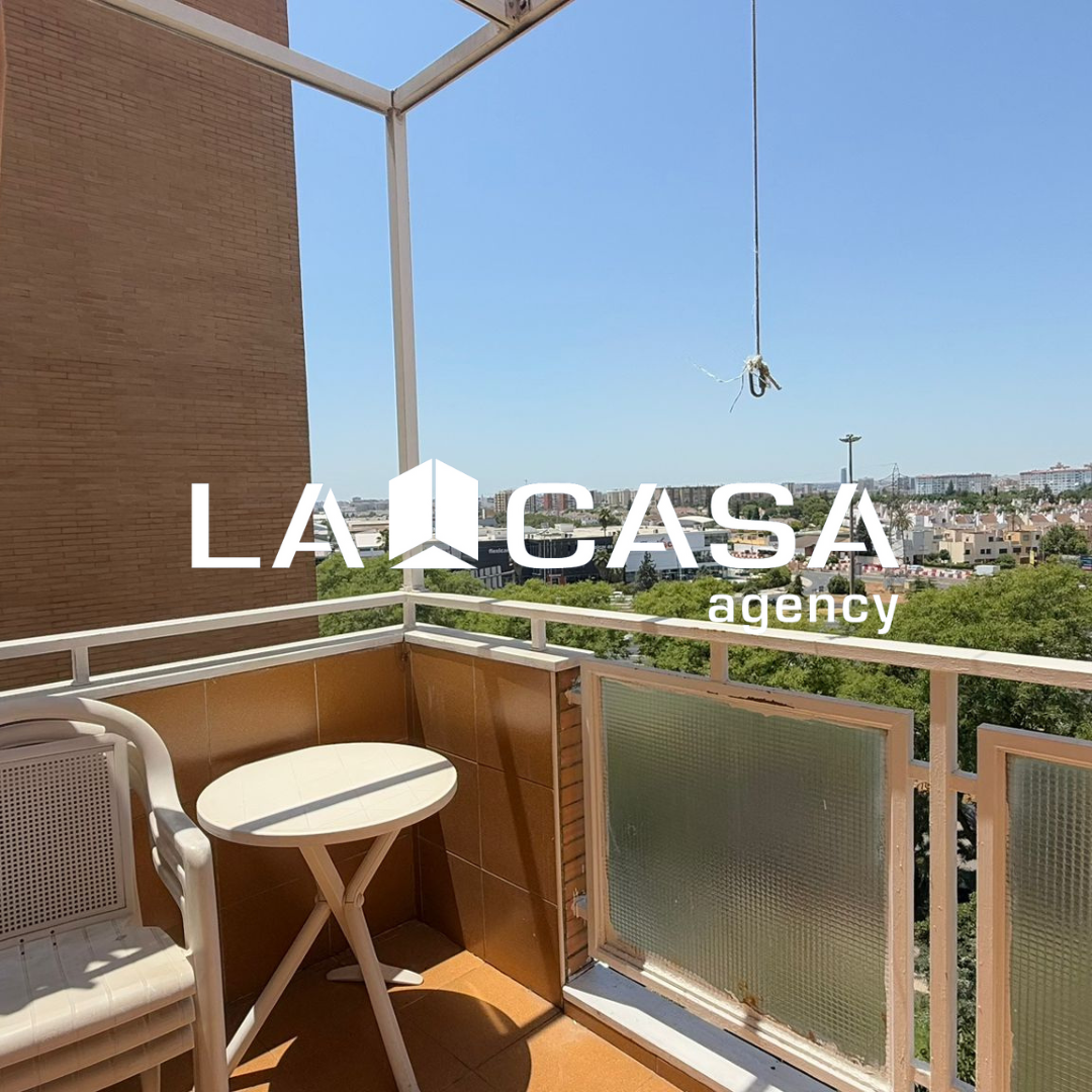 Terraza de Piso en venta en  Sevilla Capital con Terraza y Piscina