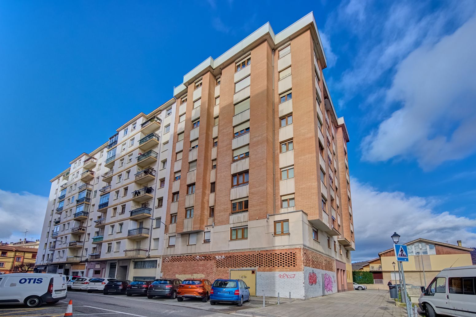 Vista exterior de Pis en venda en Burlada / Burlata amb Calefacció, Parquet i Balcó