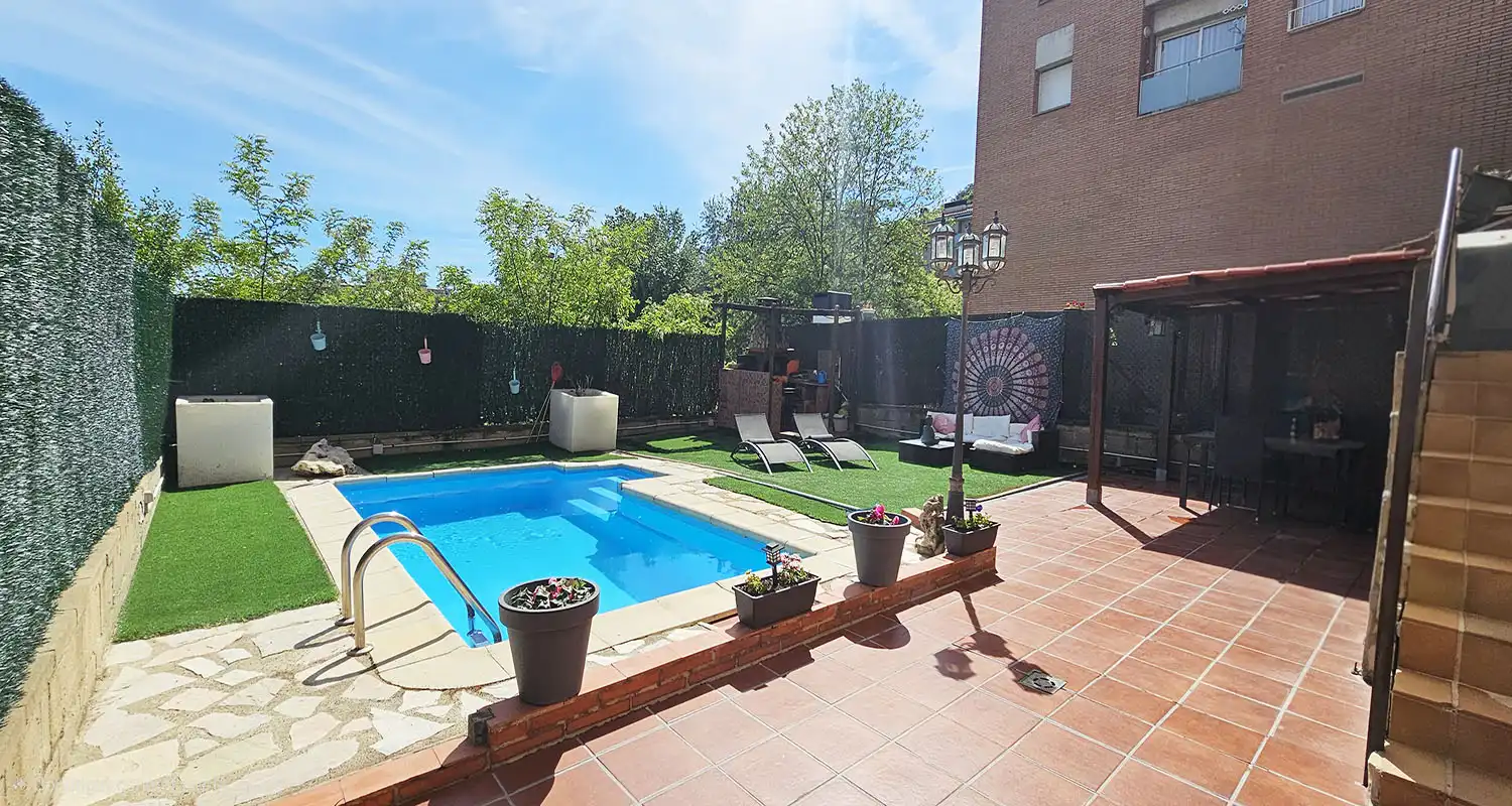 Piscina de Planta baja en venta en Hostalric con Calefacción, Jardín privado y Terraza