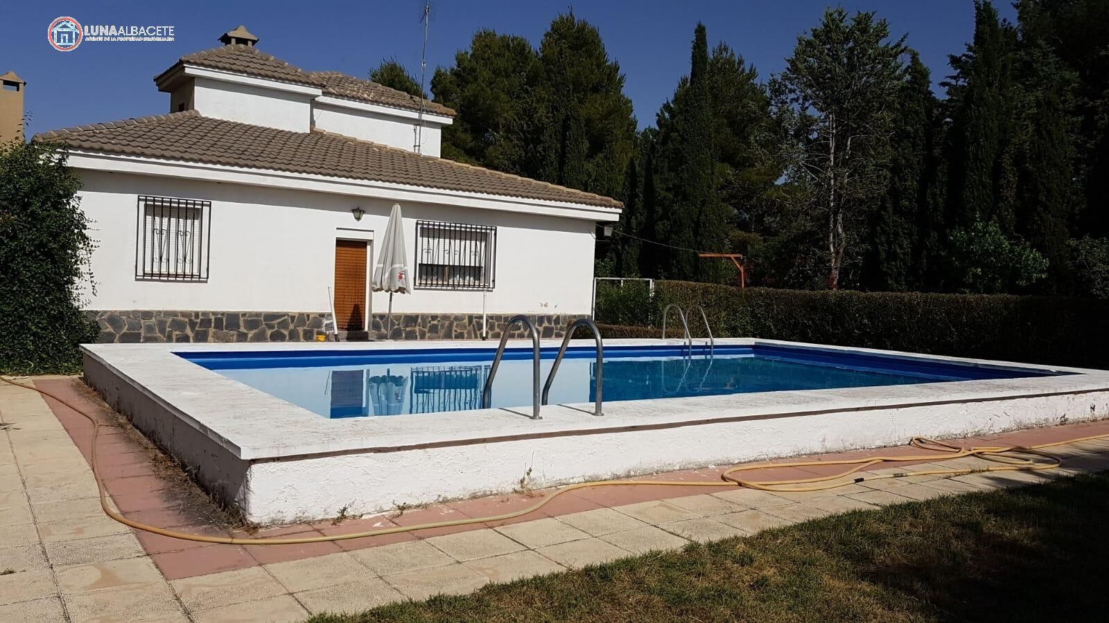 Piscina de Finca rústica en venda en  Albacete Capital amb Calefacció, Jardí privat i Terrassa