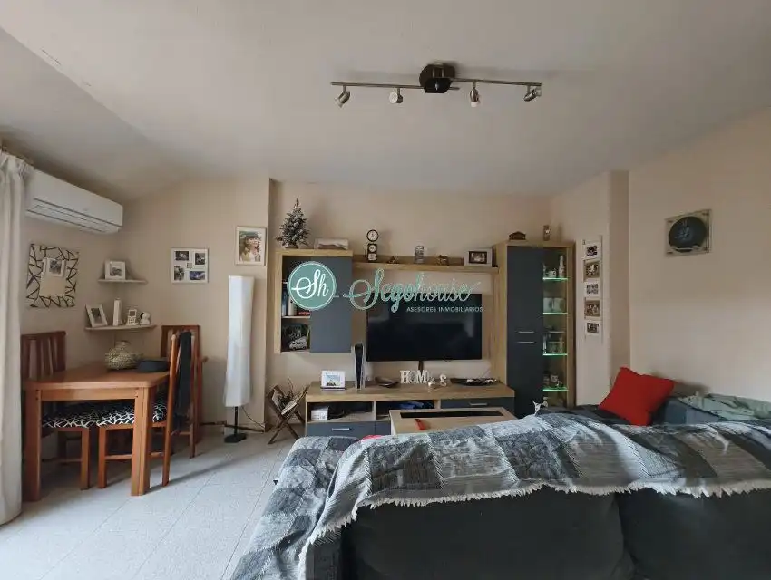 Living room of Flat for sale in Segovia  with Air Conditioner, Heating and Terrace