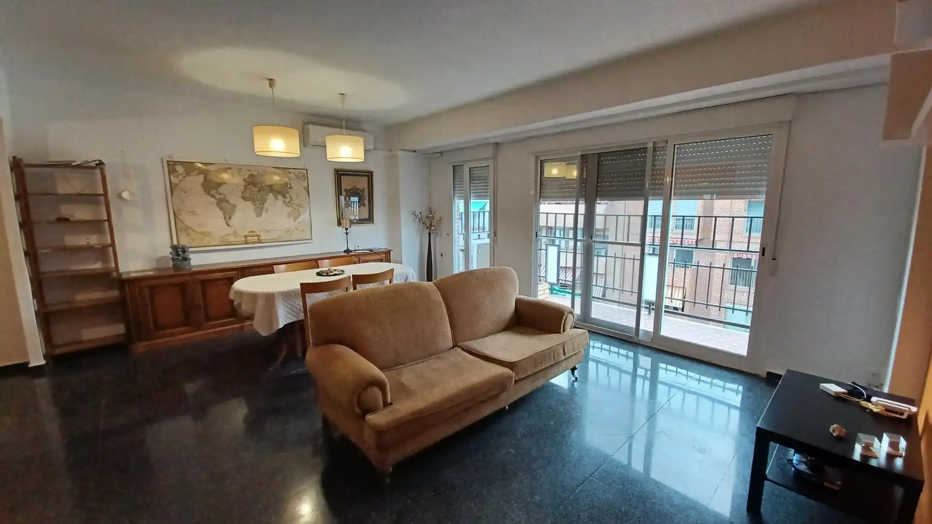 Piso con terraza en alquiler en Extramurs
