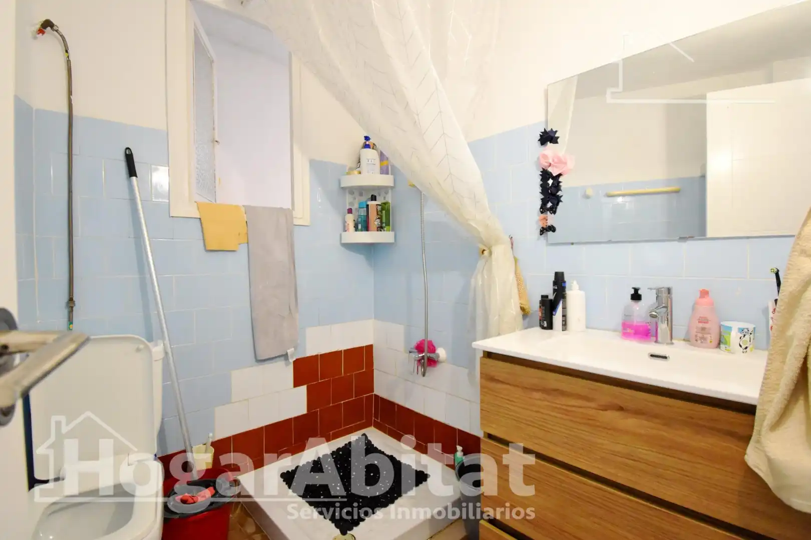 Badezimmer von Wohnung zum Verkauf in Oliva mit Parkett, Möbliert und Balkon