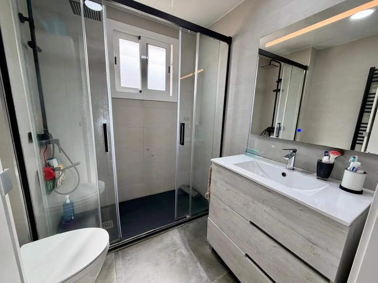 Baño de Casa adosada en venta en Montcada i Reixac con Aire acondicionado, Calefacción y Jardín privado