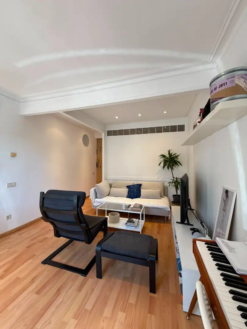 Sala d'estar de Pis en venda en Barcelona amb Calefacció, Forn i Balcó
