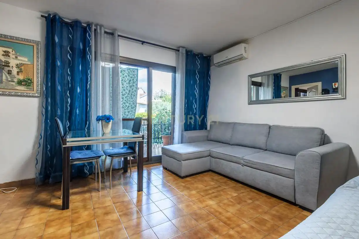 Living room of Apartments for sale in El Vendrell  with Air Conditioner and Oven