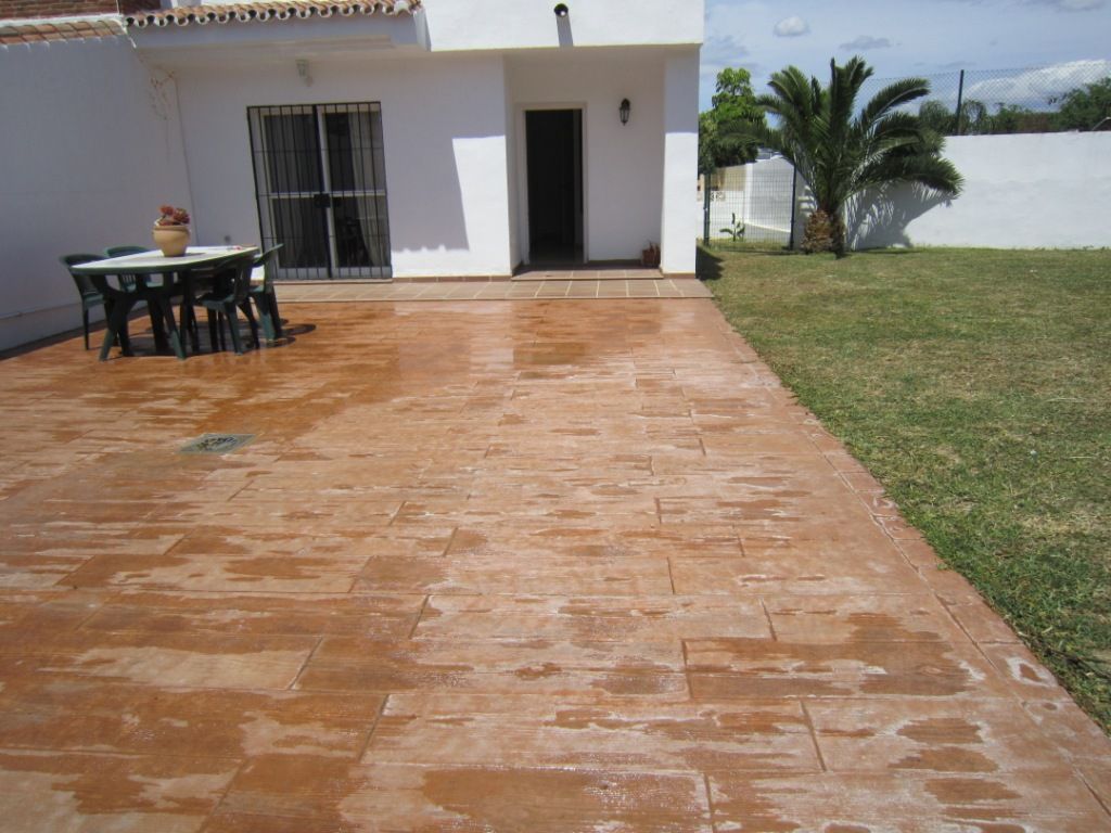 Terrasse von Einfamilien-Reihenhaus miete in Alhaurín de la Torre mit Klimaanlage, Privatgarten und Terrasse