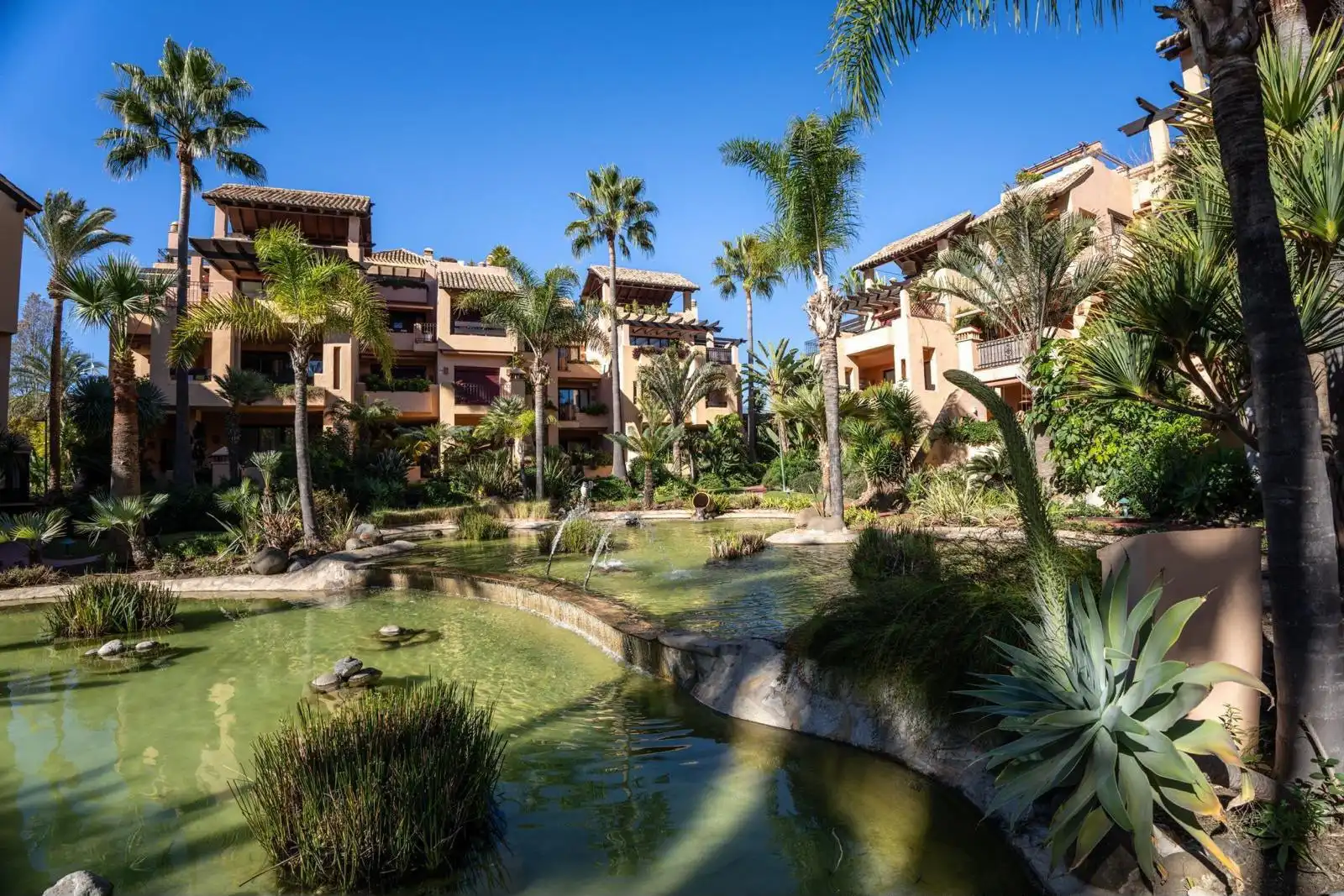 Exterior view of Ground floor for rent in Marbella  with Air Conditioner, Terrace and Swimming Pool