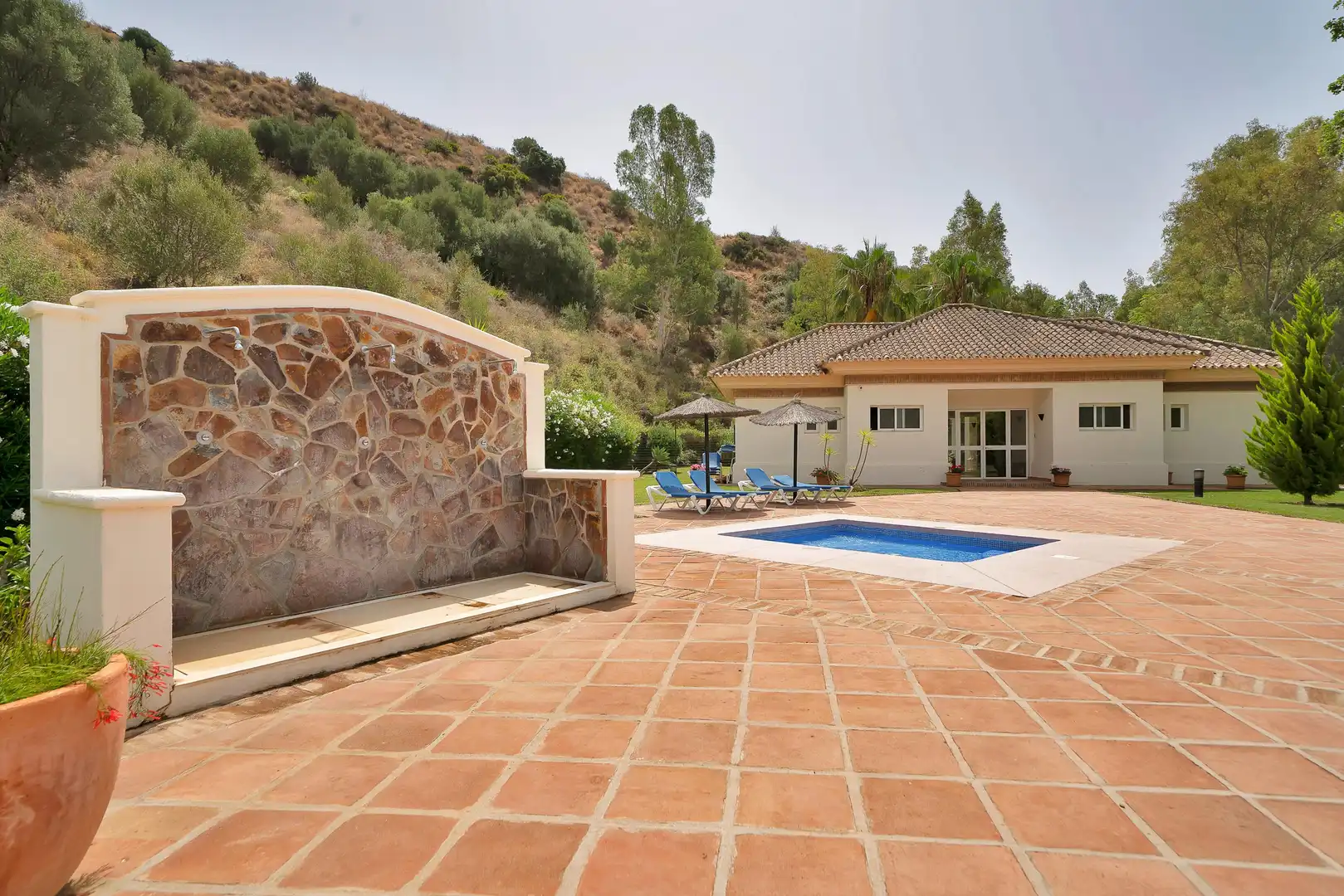 Schwimmbecken von Wohnungen zur Miete in Marbella mit Klimaanlage, Heizung und Privatgarten