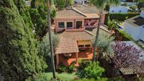 Vista exterior de Casa o xalet en venda en Bormujos amb Aire condicionat, Calefacció i Jardí privat