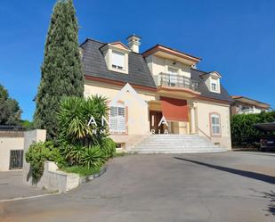 Exterior view of House or chalet for sale in Cáceres Capital  with Air Conditioner, Heating and Private garden