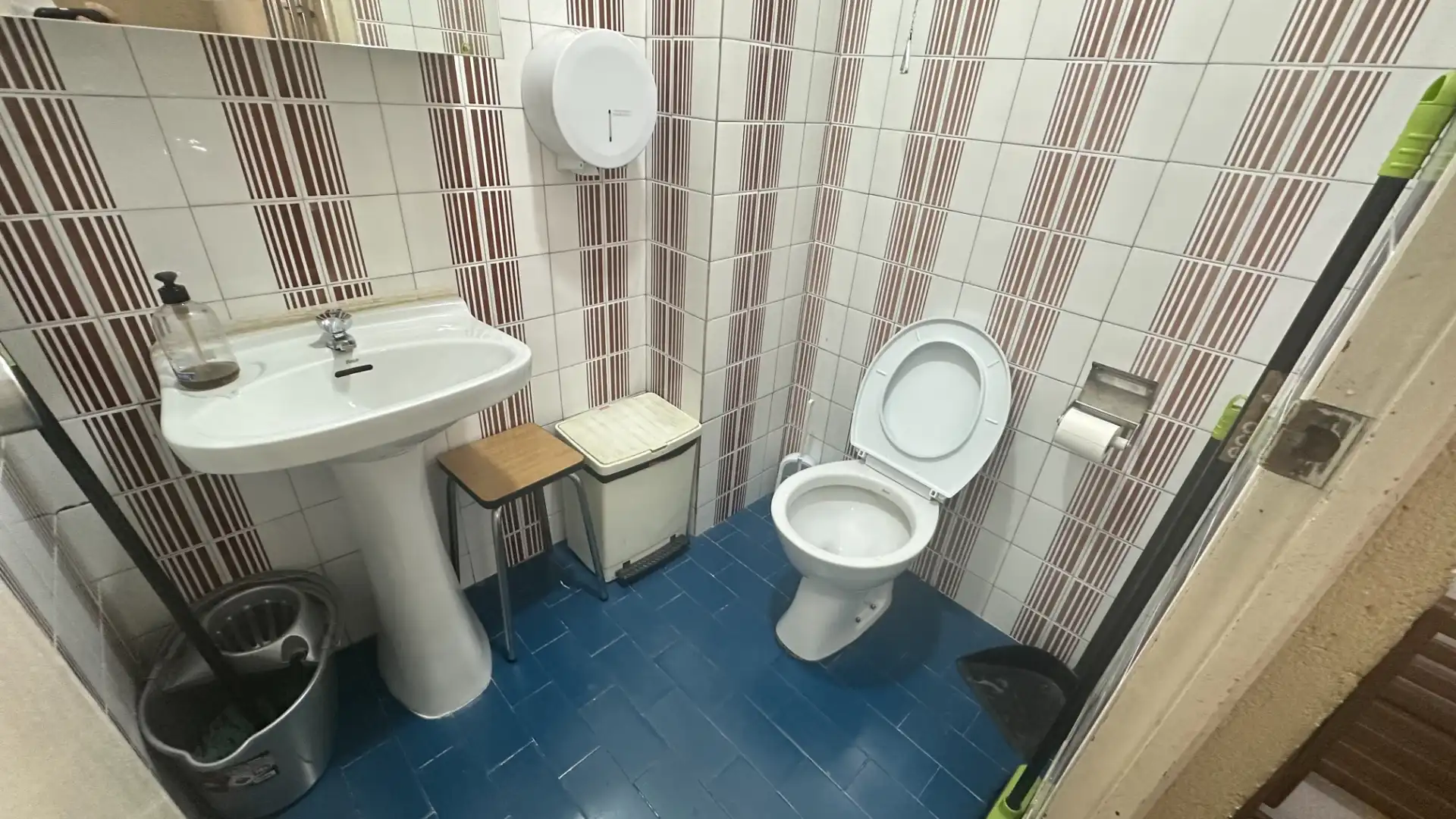 Badezimmer von Garage zum Verkauf in Madrid