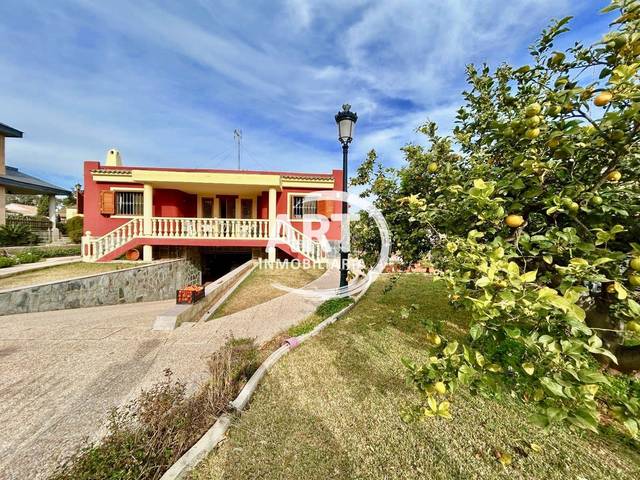 Casa-chalet en Venta en Campés en El Paraíso - Los Almendros