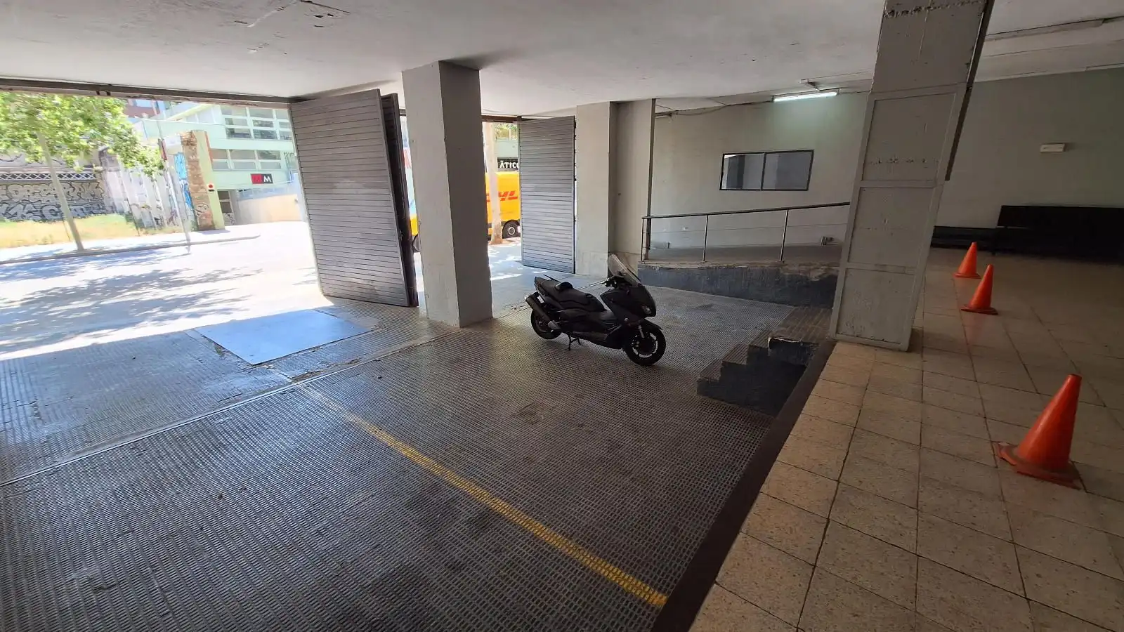 Parking de Nave industrial de alquiler en Barcelona