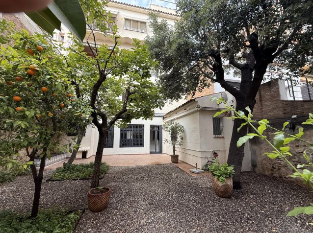 Jardí de Planta baixa de lloguer en  Barcelona Capital amb Calefacció, Jardí privat i Forn