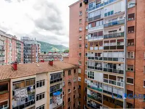 Außenansicht von Wohnung zum Verkauf in Bilbao  mit Heizung und Balkon