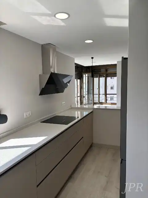 Piso con piscina en venta en Plaza de la Nogalera 6, imagen 2