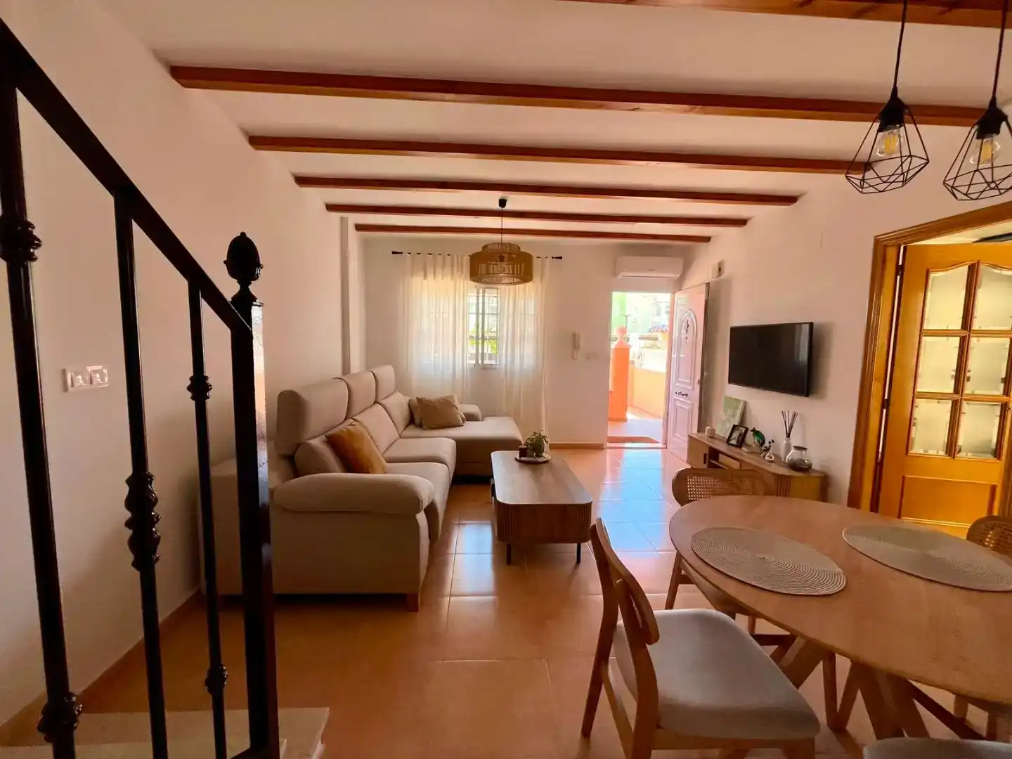 Sala d'estar de Casa adosada en venda en Santa Pola amb Aire condicionat, Piscina i Balcó