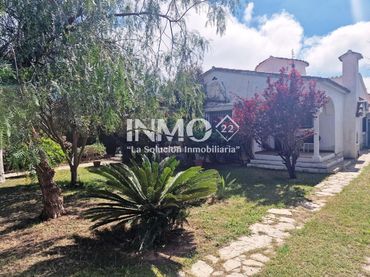 Casa con giardino in vendita a Carrer Osca
