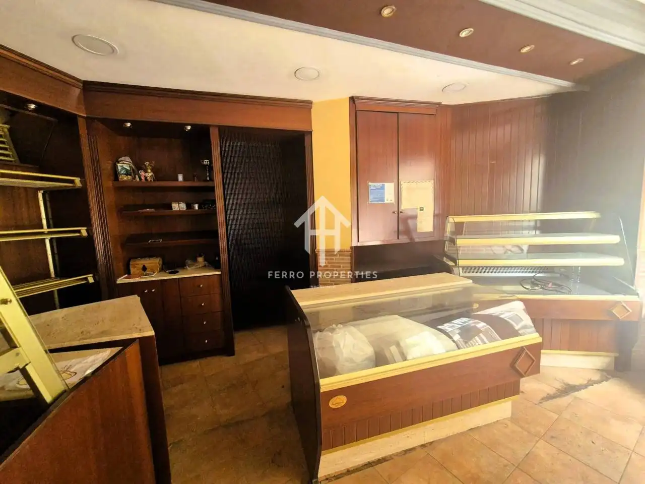 Local en venta en Loja con Aire acondicionado