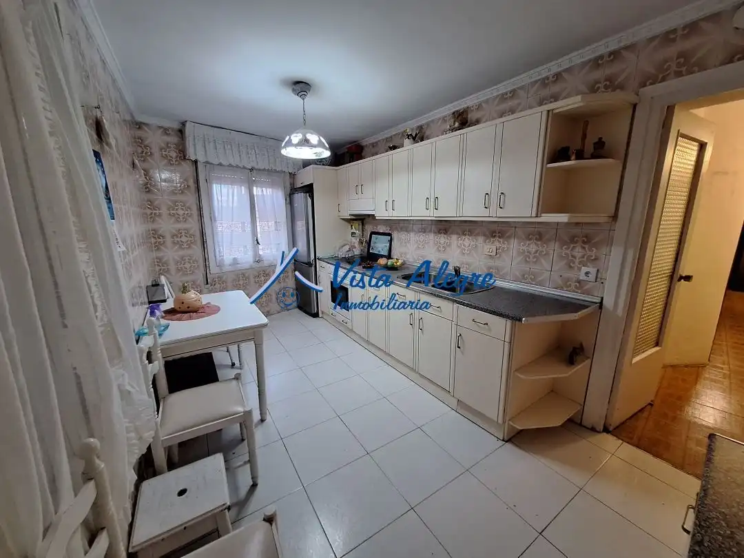 Cuina de Casa o xalet en venda en San Vicente de la Sonsierra amb Terrassa, Traster i Moblat