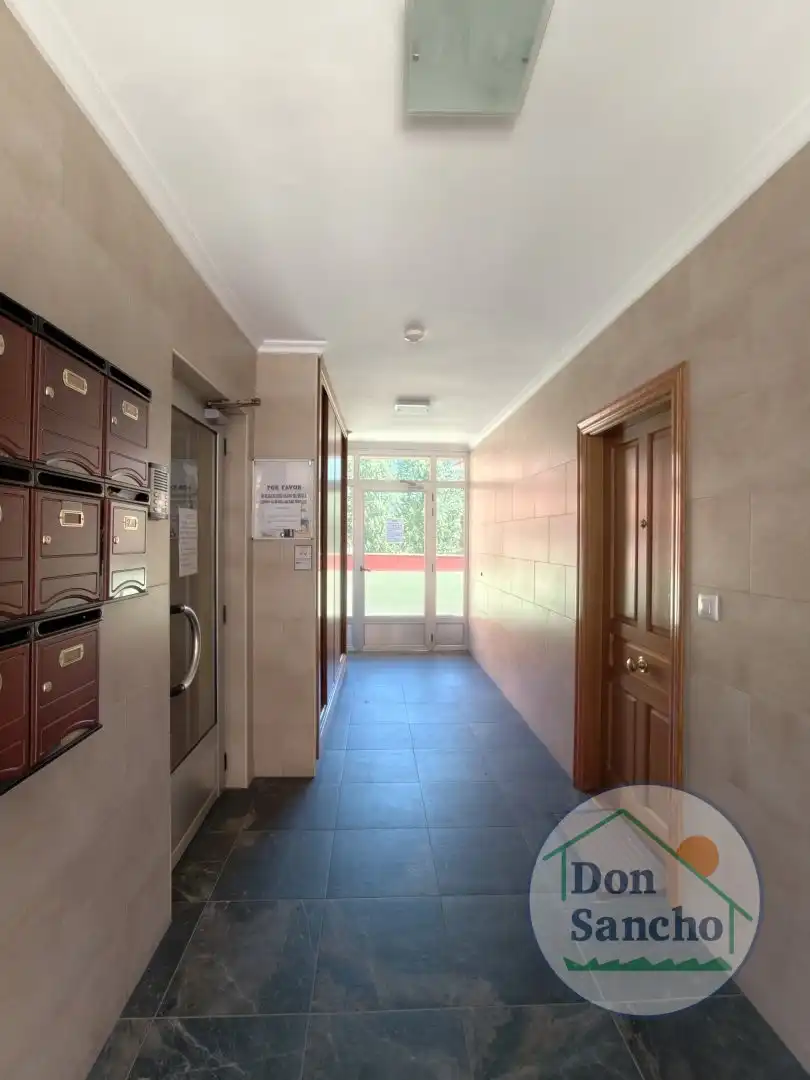 Piso en venta en Viana de Cega con Terraza, Trastero y Amueblado