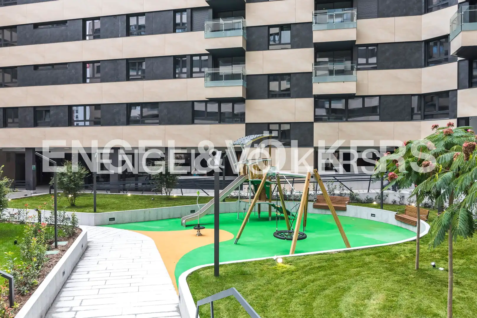 Terrassa de Àtic de lloguer en Madrid amb Aire condicionat, Calefacció i Jardí privat