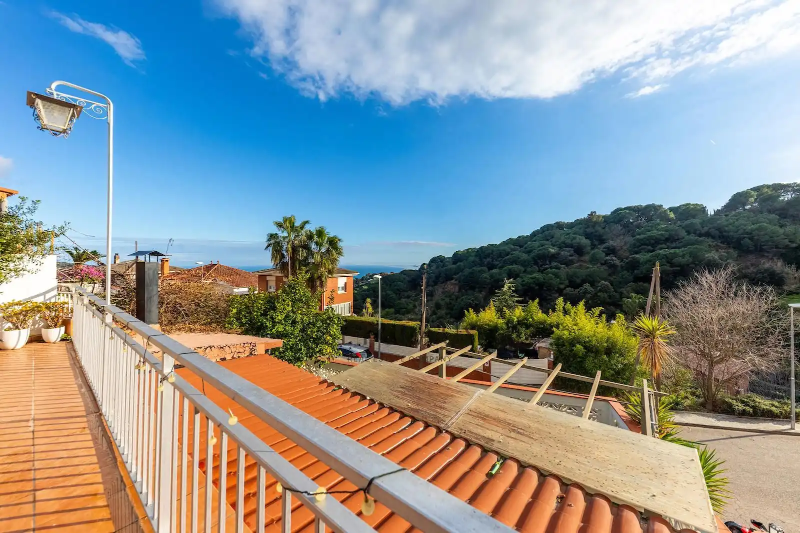 Vista exterior de Casa o xalet en venda en Alella amb Aire condicionat, Calefacció i Jardí privat